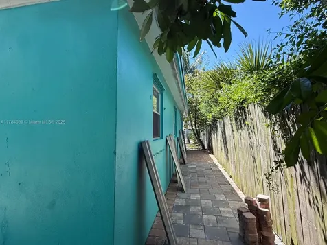 1128 W 6th Street Riviera Beach FL 33404
