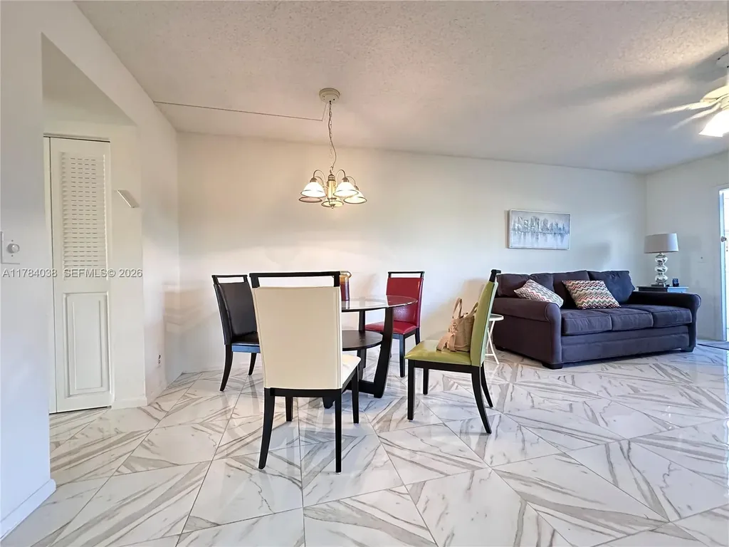 569 N Fanshaw N Boca Raton FL 33434