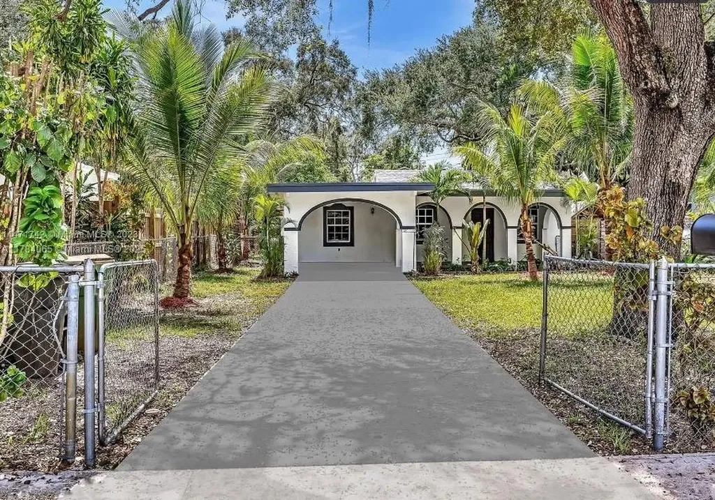 936 NE 132nd Street North Miami FL 33161
