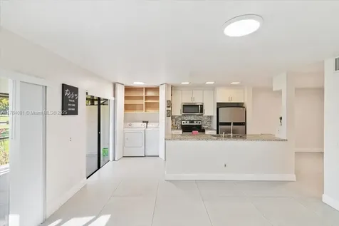 1660 W Golfview Drive Pembroke Pines FL 33026