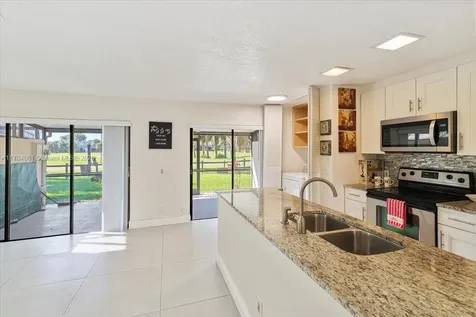 1660 W Golfview Drive Pembroke Pines FL 33026