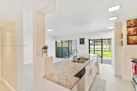 1660 W Golfview Drive Pembroke Pines FL 33026