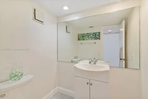 1660 W Golfview Drive Pembroke Pines FL 33026