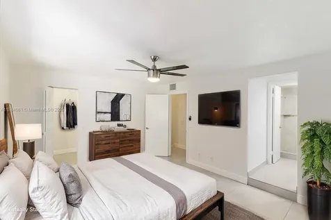 1660 W Golfview Drive Pembroke Pines FL 33026