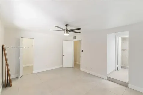 1660 W Golfview Drive Pembroke Pines FL 33026