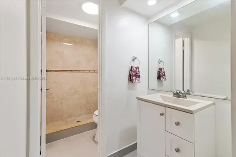 1660 W Golfview Drive Pembroke Pines FL 33026