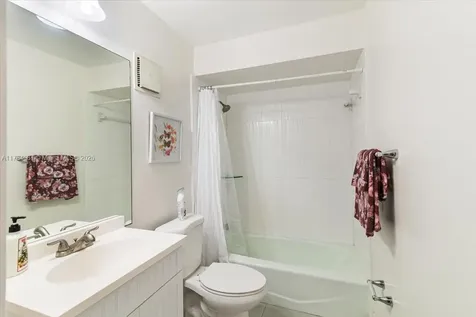 1660 W Golfview Drive Pembroke Pines FL 33026