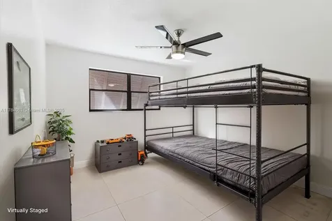 1660 W Golfview Drive Pembroke Pines FL 33026