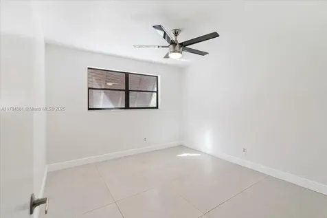 1660 W Golfview Drive Pembroke Pines FL 33026