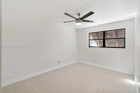1660 W Golfview Drive Pembroke Pines FL 33026