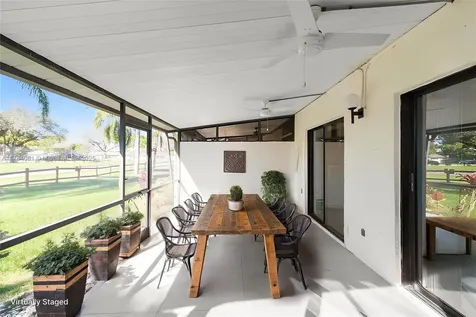 1660 W Golfview Drive Pembroke Pines FL 33026
