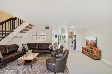 1660 W Golfview Drive Pembroke Pines FL 33026