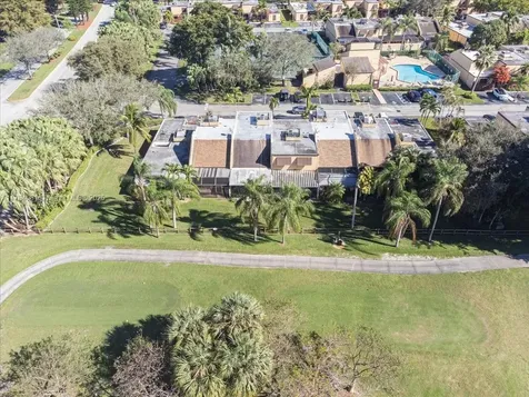 1660 W Golfview Drive Pembroke Pines FL 33026
