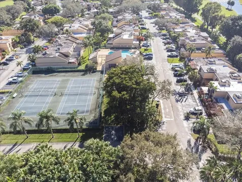 1660 W Golfview Drive Pembroke Pines FL 33026