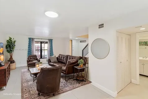 1660 W Golfview Drive Pembroke Pines FL 33026