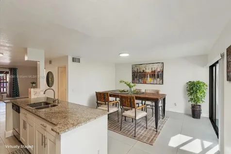 1660 W Golfview Drive Pembroke Pines FL 33026