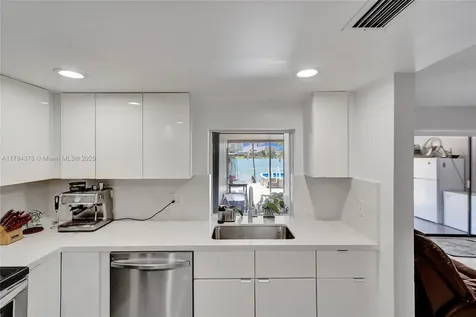 7024 W 17th Court Hialeah FL 33014