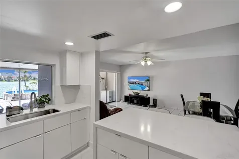 7024 W 17th Court Hialeah FL 33014