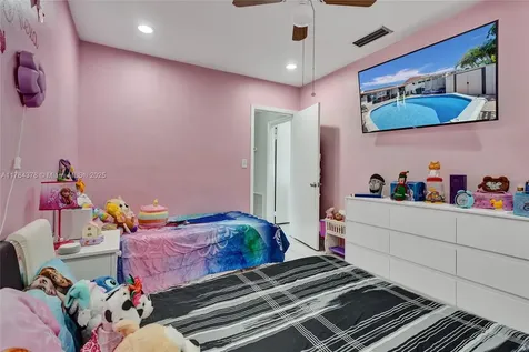 7024 W 17th Court Hialeah FL 33014
