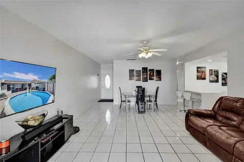 7024 W 17th Court Hialeah FL 33014