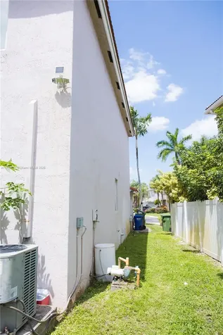 1735 NW 77th Avenue Pembroke Pines FL 33024