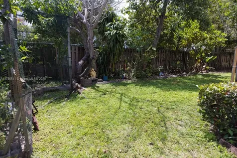 1735 NW 77th Avenue Pembroke Pines FL 33024