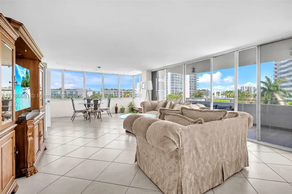 11 Island Avenue Miami Beach FL 33139