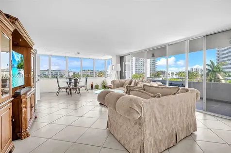 11 Island Avenue Miami Beach FL 33139