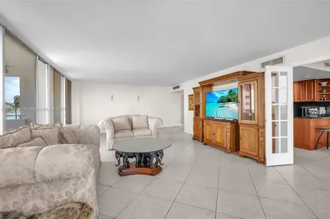 11 Island Avenue Miami Beach FL 33139