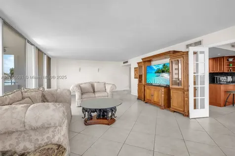 11 Island Avenue Miami Beach FL 33139