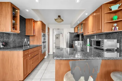 11 Island Avenue Miami Beach FL 33139