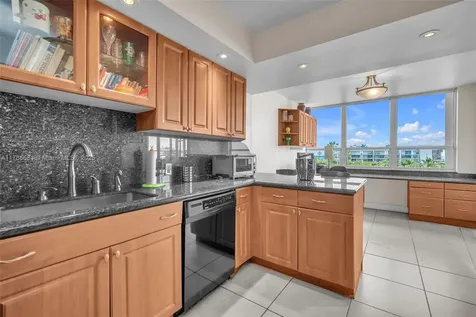 11 Island Avenue Miami Beach FL 33139