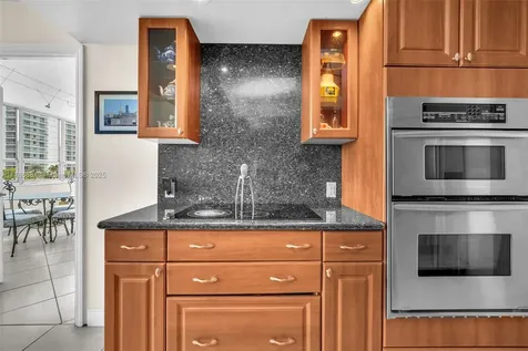 11 Island Avenue Miami Beach FL 33139