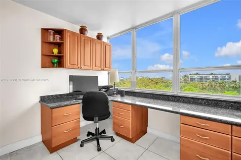11 Island Avenue Miami Beach FL 33139