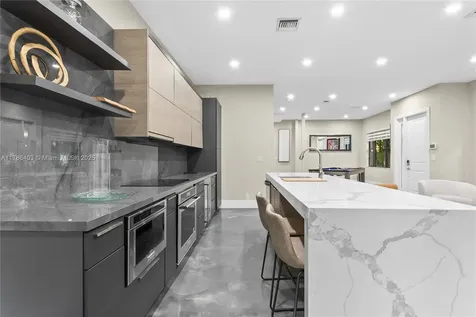 121 SW 127th Terrace Plantation FL 33325