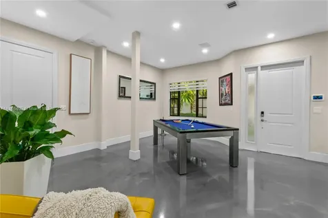 121 SW 127th Terrace Plantation FL 33325