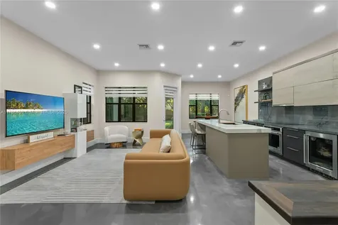 121 SW 127th Terrace Plantation FL 33325