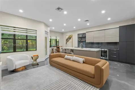 121 SW 127th Terrace Plantation FL 33325