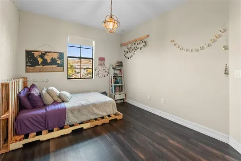121 SW 127th Terrace Plantation FL 33325
