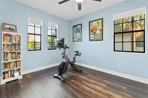 121 SW 127th Terrace Plantation FL 33325