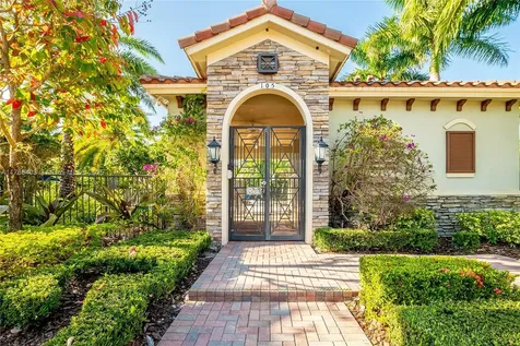 121 SW 127th Terrace Plantation FL 33325