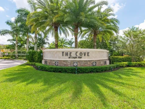 121 SW 127th Terrace Plantation FL 33325