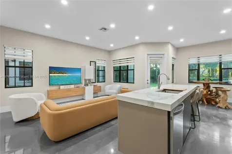 121 SW 127th Terrace Plantation FL 33325