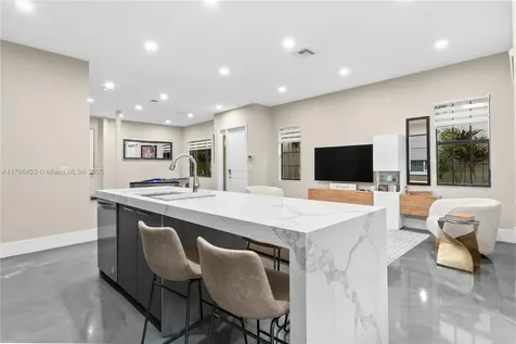 121 SW 127th Terrace Plantation FL 33325