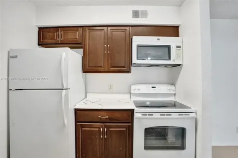 2946 S University Drive Davie FL 33328