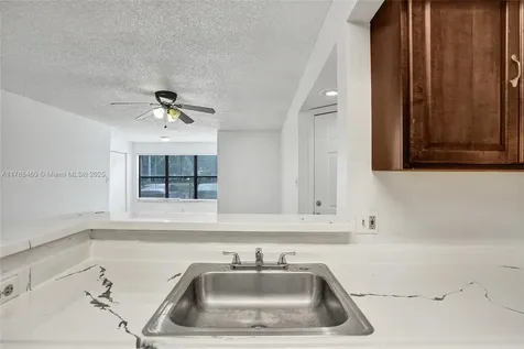 2946 S University Drive Davie FL 33328