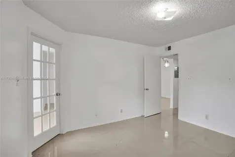 2946 S University Drive Davie FL 33328