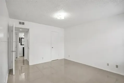 2946 S University Drive Davie FL 33328