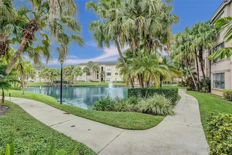 2946 S University Drive Davie FL 33328