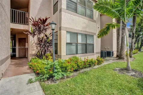 2946 S University Drive Davie FL 33328